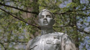 Памятник старшему лейтенанту Гусеву