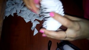 Лебеденок из бумажных треугольных модулей. Модульное оригами. Мастер класс