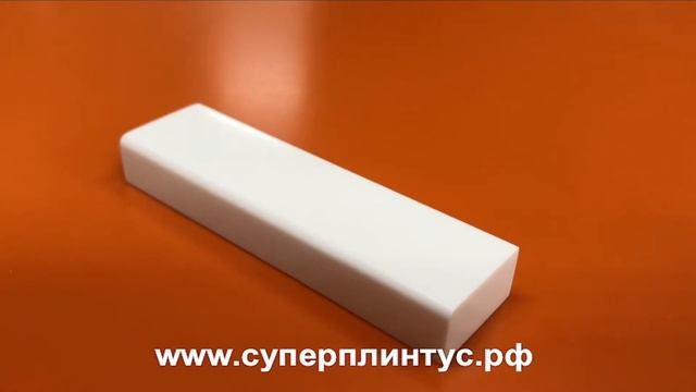 Современный интерьер ванной с широким бордюром