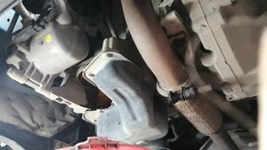 Peugeot 208 oil filter replacement