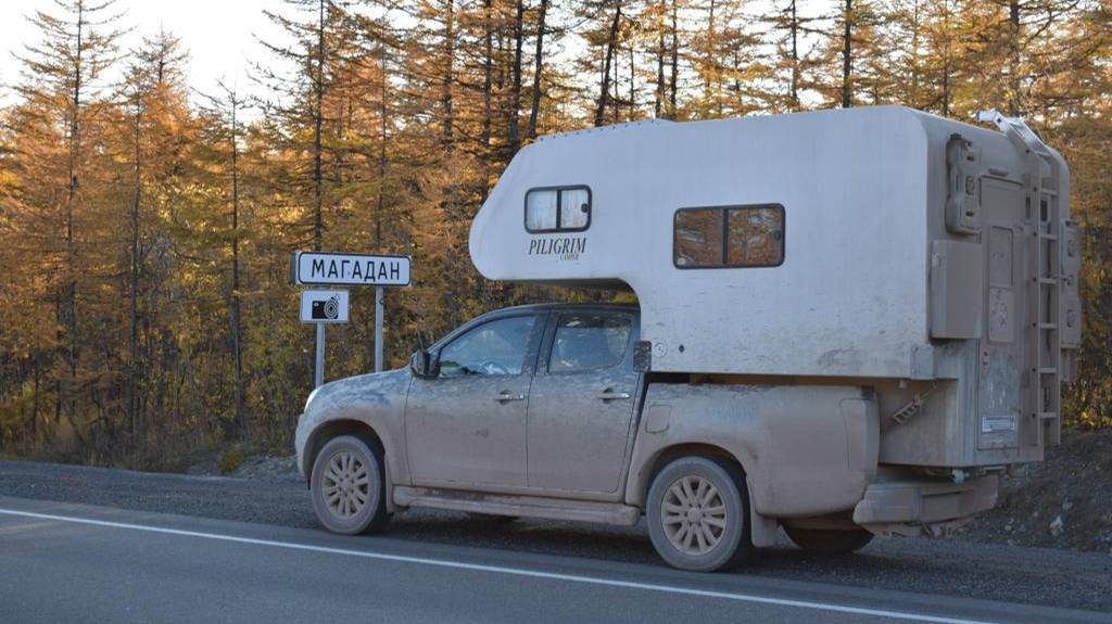 Компактный кемпер _Пилигрим_ для пикапа. Вариант с душевой комнатой. Piligrim Camper 350S