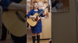 Известная волгоградская певица Жанна Попова.