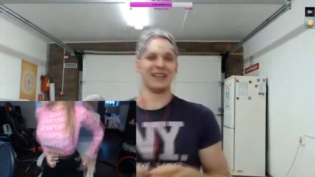 Westy показывает жопу Тиме Мацони!! смотреть онлайн