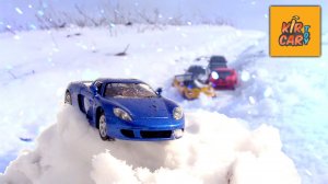Машинки игрушки и Снег. Видео для детей. Кир Кар Тойс
