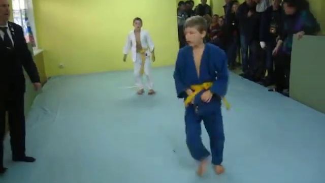 Наухацкий W - Клепальский L. Открытое первенство КДЮСШ - 14 по дзюдо.16 ноября 2013 смотреть онлайн