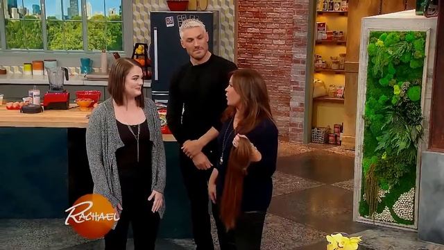 Девушке Делают офисную короткую стрижку смотреть онлайн