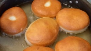 ПОНЧИКИ БЕРЛИНЕРЫ со сгущёнкой/как приготовить пончики