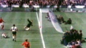 Das berühmte "Wembley-Tor" / The famous "Wembley goal" 1966 ("german love")