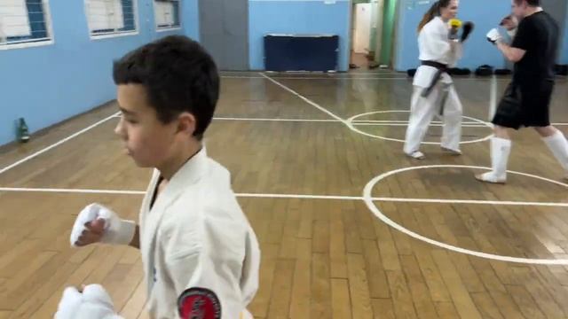 Кёкусинкай каратэ Мурманск / Центр Поларбудо / Отработка ударов на снарядах и Кумитэ  (10.12.22)