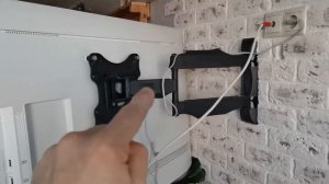 Телевизор Samsung UE50TU8510U белый - нюансы крепления на стену