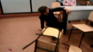 Прыжок через стул