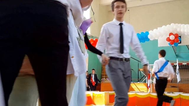 Последний звонок 2014. Выступление 9 "б" КСОШ смотреть онлайн