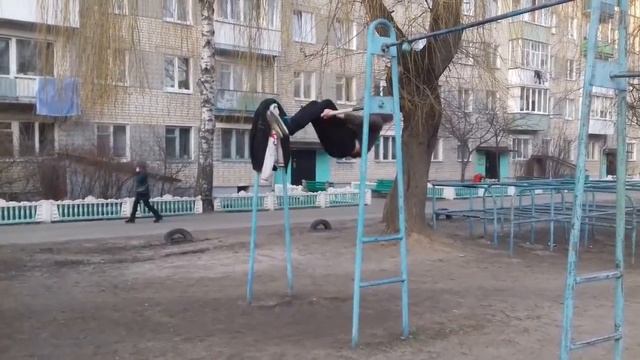 Стульчик на турнике смотреть онлайн