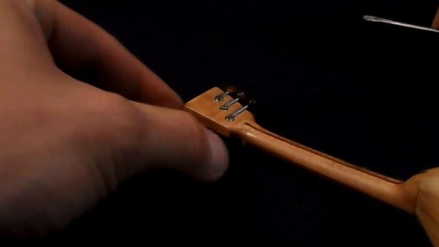 Миниатюрная балалайка прима с городецкой росписью маслом. смотреть онлайн