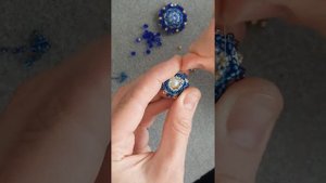 Оплетаем риволи. Делаем сережки!!