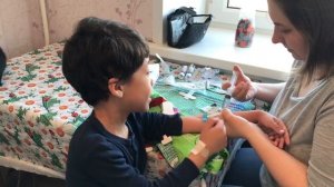 НЕ ХОЧУ СЮДА УКОЛ! Ребенок ревет на уколе. Укол ребенку видео. Мама делает укол ребенку.