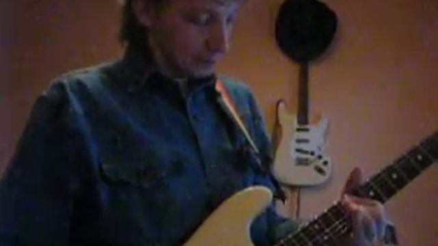 Fender STRAT Plus Volume смотреть онлайн