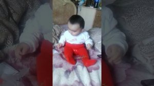 МАЛЕНЬКАЯ ДЕВОЧКА ТАНЦУЕТ ИНДИЙСКИЙ