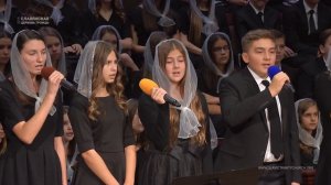 "Мы живём на земле среди зла и скорбей" - Группoвое пение