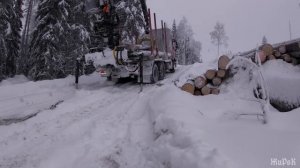 VOLVO лесовоз, буксую в снегу.