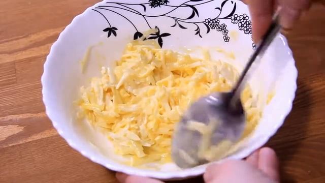 Горбуша под шубой на сковороде.  Очень простой рецепт!
