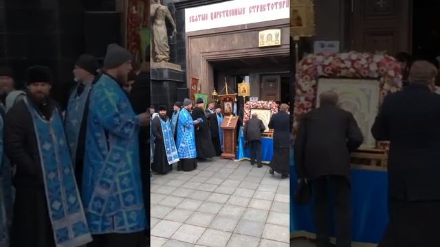 Молитва пред Казанским образом Пресвятой Богородицы 04.11.23 Храм на Крови г. Екатеринбург