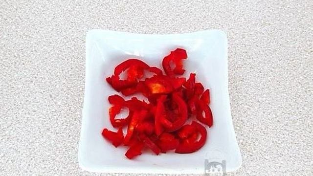 Чесночные стрелки в томате на зиму