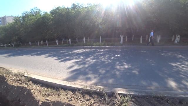 Майкудук летом | бордюрная вставка из гранита между 18 мкр и 19 мкр - переходим ч\з дорогу 2021 год смотреть онлайн