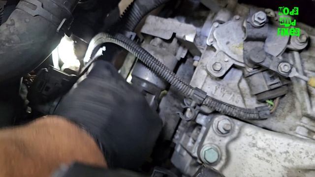 Replacing the starter on a 2006 VW Passat 3.6L смотреть онлайн
