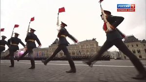 я поднимаю наш флаг