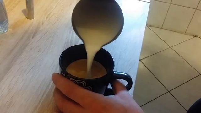 Delonghi ECAM 22.110.SB Latte Art смотреть онлайн