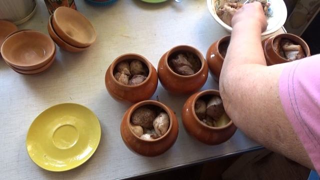 жаркое в керамических горшочках