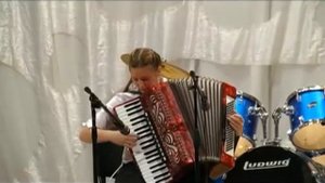 Звучит аккордеон.   Марсо, " Парижский листопад"