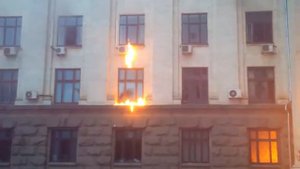 Забрасывание "коктейлями Молотова" Дома профсоюзов Одесса 02 05 2014