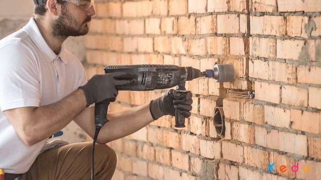 Слесарь: описание профессии, обязанности, обучение