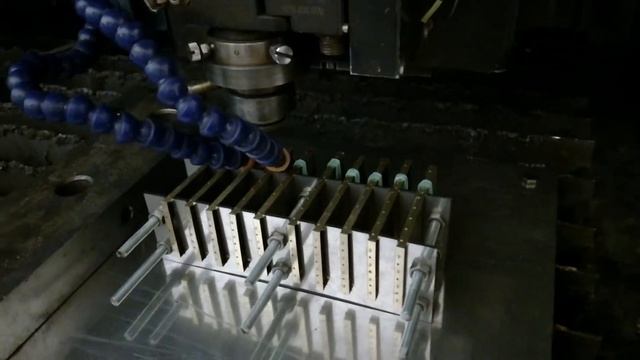 Лазерная сварка ВЧ экранов из латуни смотреть онлайн