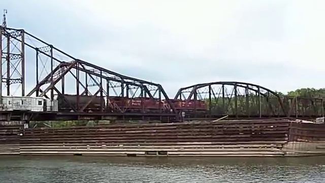 CP 498 manifest over the swing bridge into La Crosse, WI смотреть онлайн