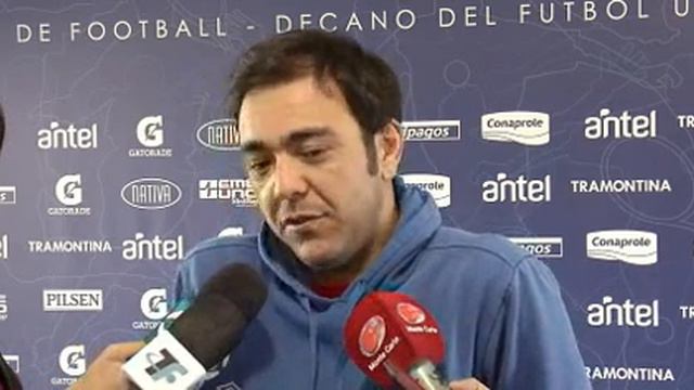 Recoba renovó su contrato con Nacional смотреть онлайн