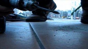 Порог с резиновой вставкой.