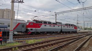 ЧС7-223 с поездом Ярославль-Москва отправляется  со станции  Ярославль -Главный. 3.06.2024