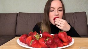 МУКБАНГ ЧЕЛЛЕНДЖ КЛУБНИКА 1 кг | MUKBANG CHALLENGE STRAWBERRY 1kg