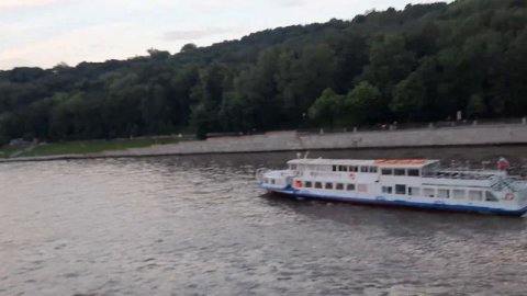 MOSKVADA SIZ KURMAGAN CHIROYLI JOYLAR