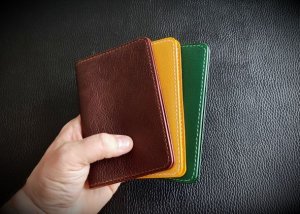 Кожаная обложка на паспорт. Обзор