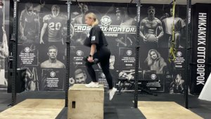 Зашагивания на коробку с гантелями
