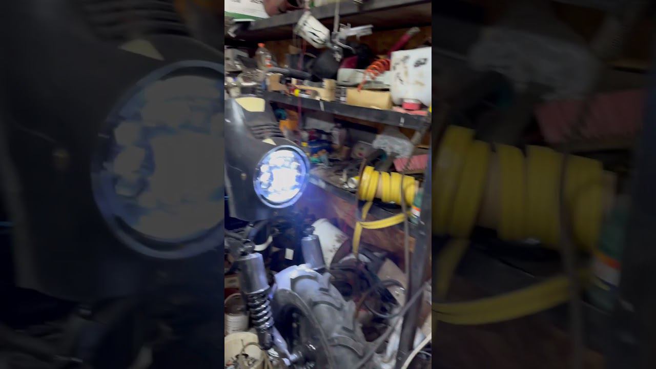 Электрический трицикл Муравей. Поставили светодиодную фару. #муравей #мотоцикл смотреть онлайн