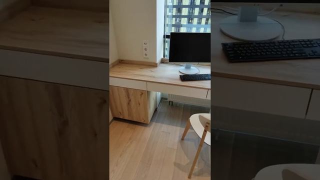 Мебель для кабинета: стол под окном, шкаф для одежды (ЖК "5 звезд") смотреть онлайн