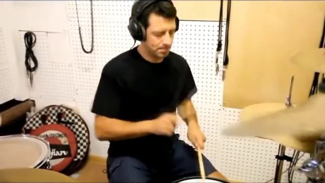 Поручик любит Ямаху и исполняет божественную барабанную партию смотреть онлайн