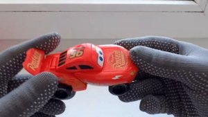 Обзор игрушки Молния Mc Qween трансформера из мультфильма Тачки ASMR шепотом и в перчатках