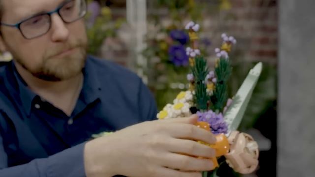 LEGO Flower Bouquet | LEGO Botanical Collection Designer Video | 10280 смотреть онлайн