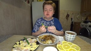 Мукбанг ВКУСНЯШКА 🍲 от Вована на ужин 🍛🍷 Насмотрелась мукбангеров 🤤 Гуляш из говядины и гречка